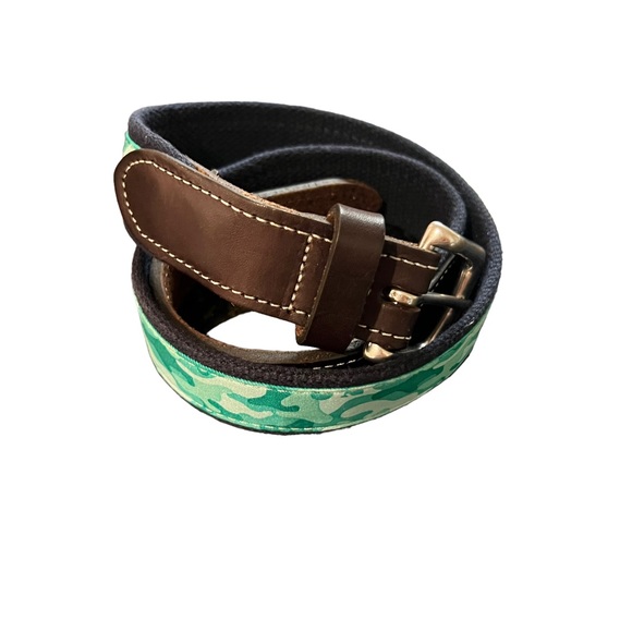 Vineyard Vines Camo Green and Navy Belt Size 30 - Picture 2 of 9